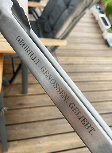Gravierte personalisierte Grillzange aus Metall